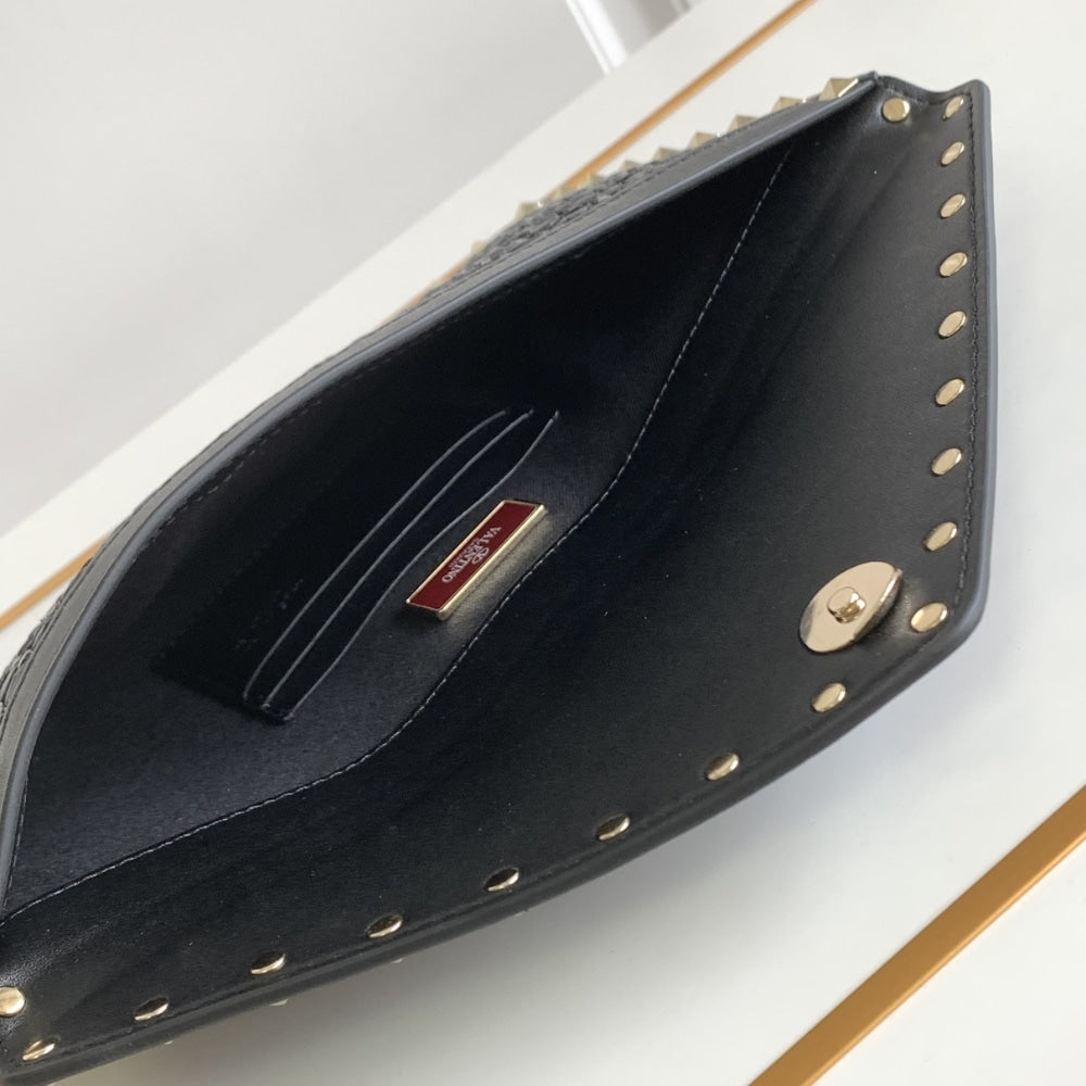 VO GARAVANI ROCKSTUD RAFFIA CLUTCH BAG IN BLACK 28CM